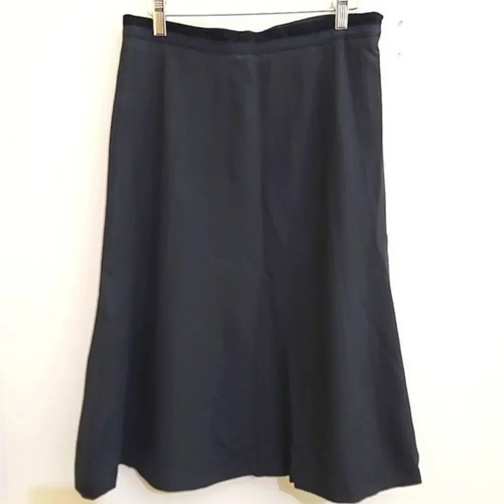 LIZ CLAIBORNE size 6 Flare Knee Length Black Skirt Velvet Trim Zip Lined